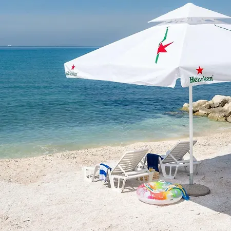 Beachfront Toma Apartman *